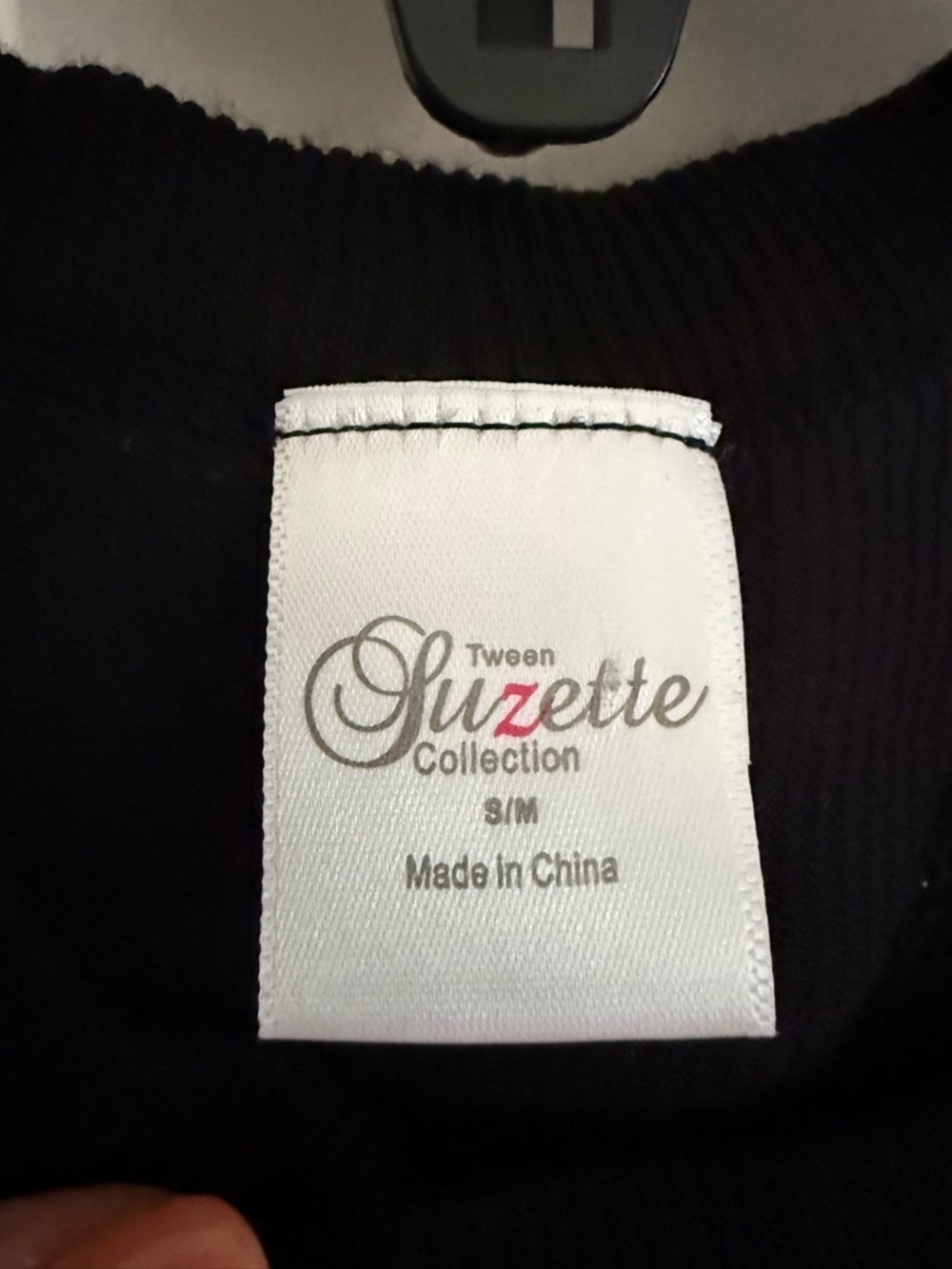 Suzette Black Ribbed Cropped Tank - Women - Picture 4 of 4